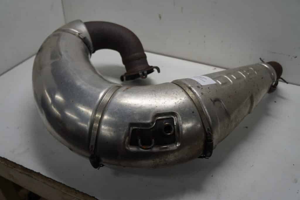 Arctic-cat M8000 -20  Avgaspipa