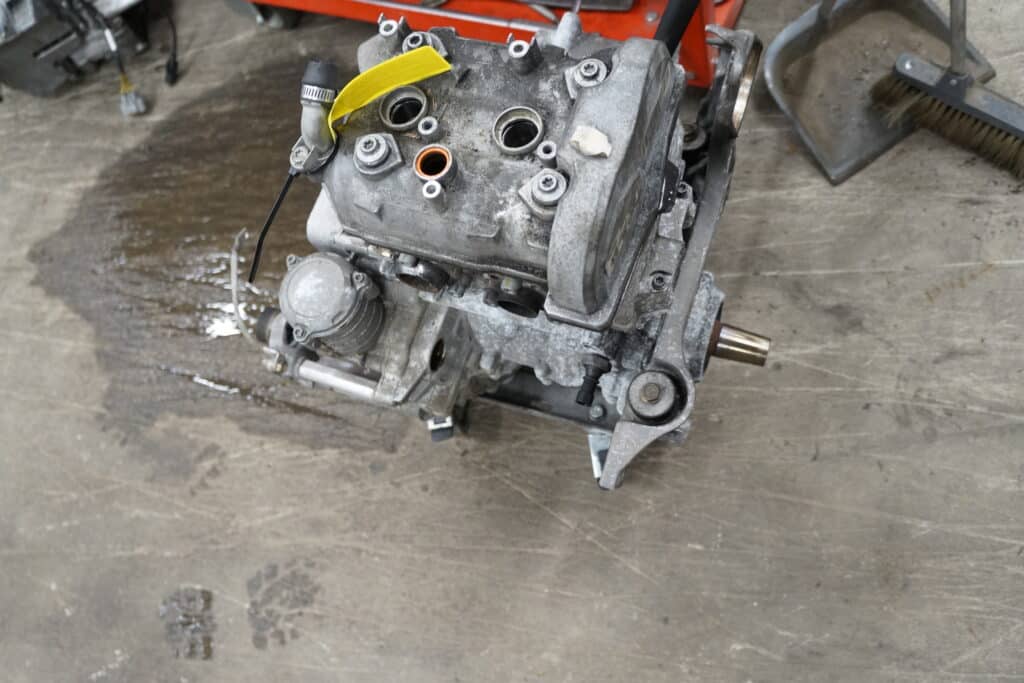 Ski-doo Tundra 600 ace -21  Motor