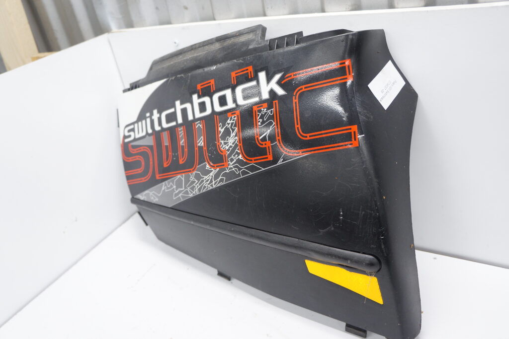 Polaris Switchback 600 -08  Sidokåpa, vänster