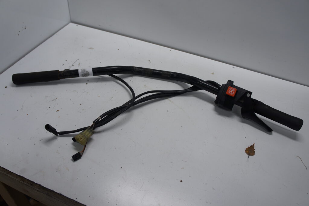 Polaris Switchback 600 -08  Styre