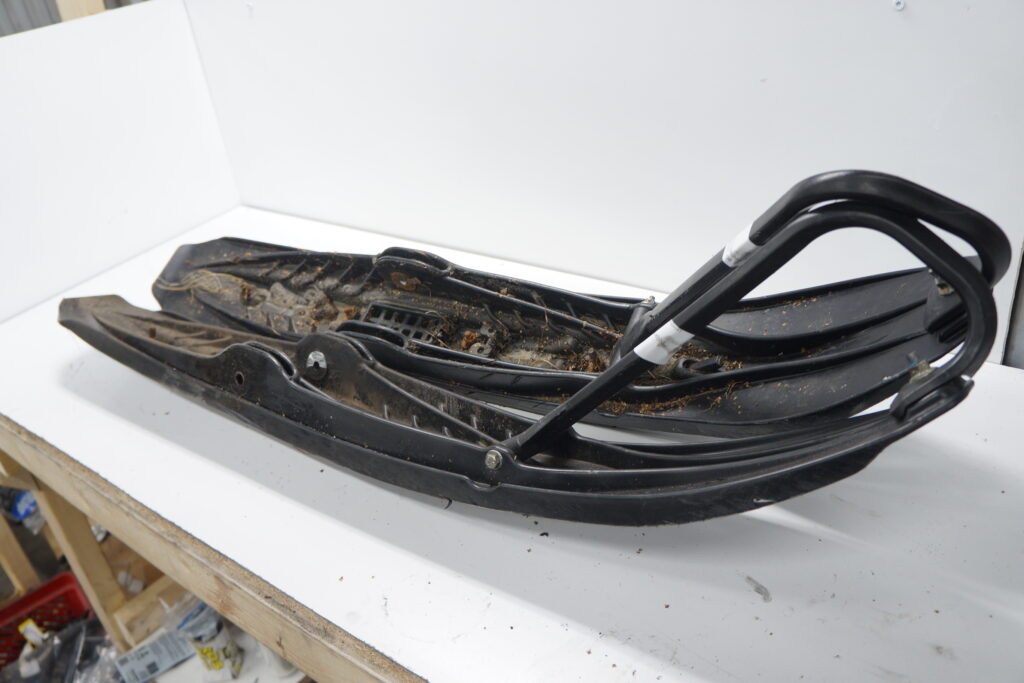 Polaris Switchback 600 -08  Skidor