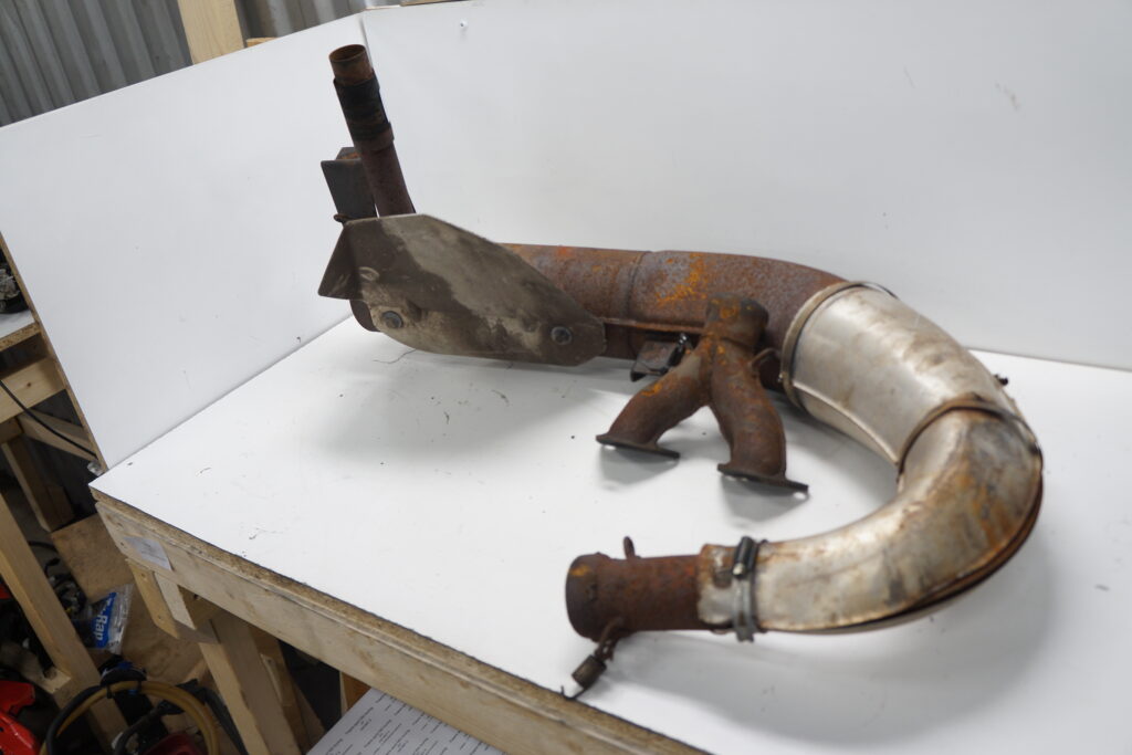 Polaris Sport Touring 550 -01  Avgaspipa