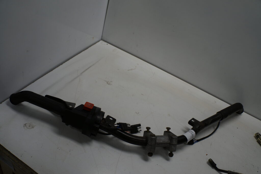 Polaris Switchback 600 -05  Styre