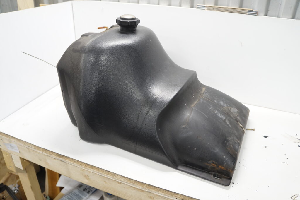 Polaris Switchback 600 -05  Tank