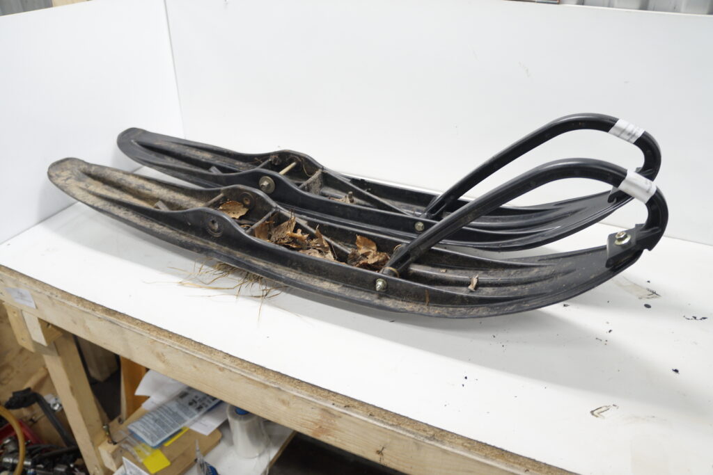 Polaris Switchback 600 -05  Skidor