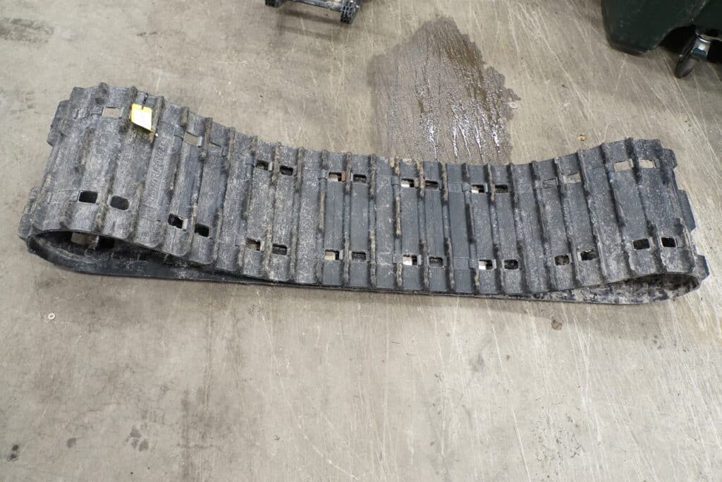 Ski-doo Grand Touring V1000 -03  Drivmatta 136”