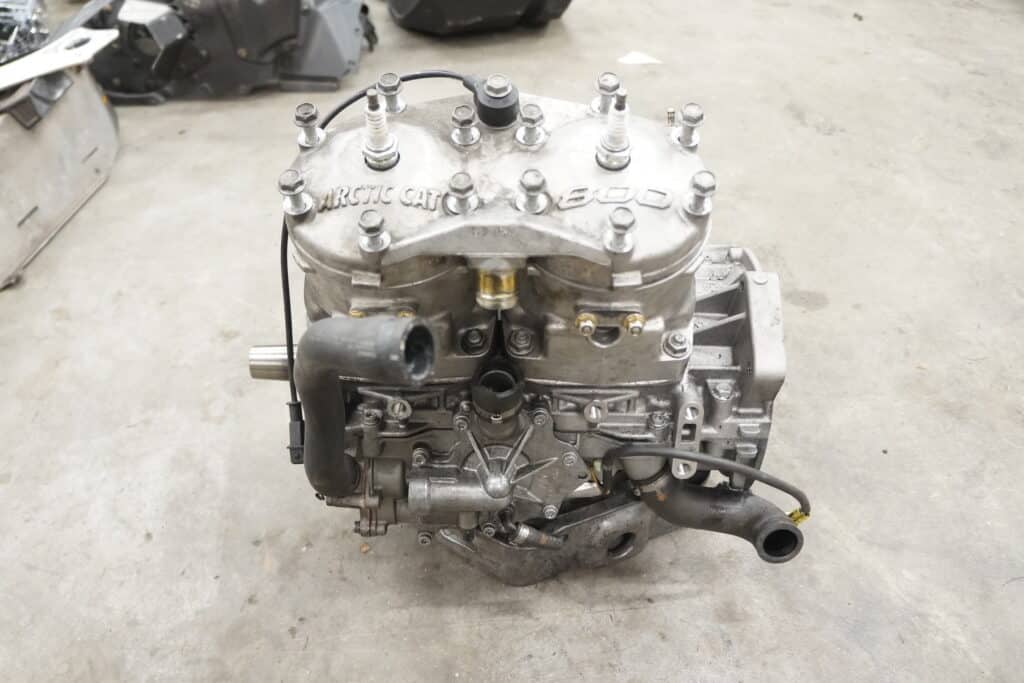 Arctic-cat M8000 Alpha -19   Motor