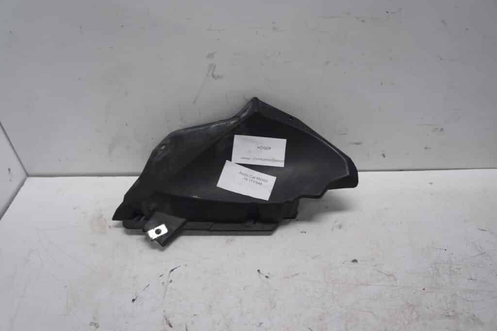 Arctic-cat M8000 -17  Plastkåpa höger