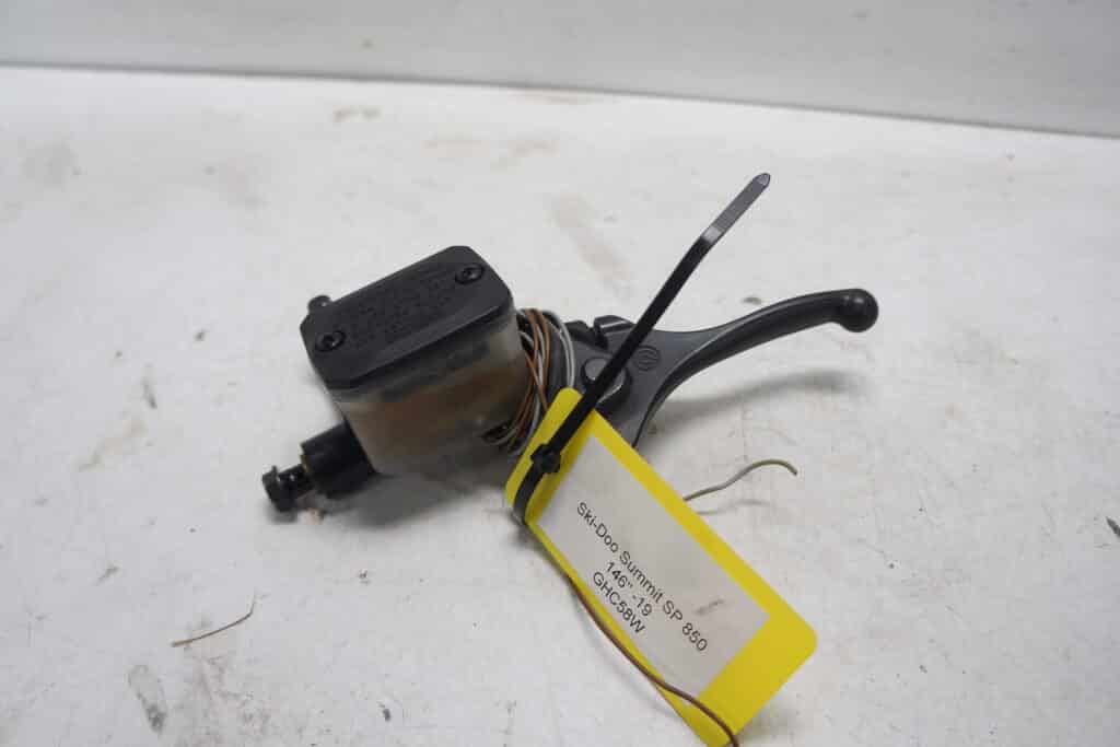 Ski-doo Summit SP 850 -19  Bromshandtag med behållare