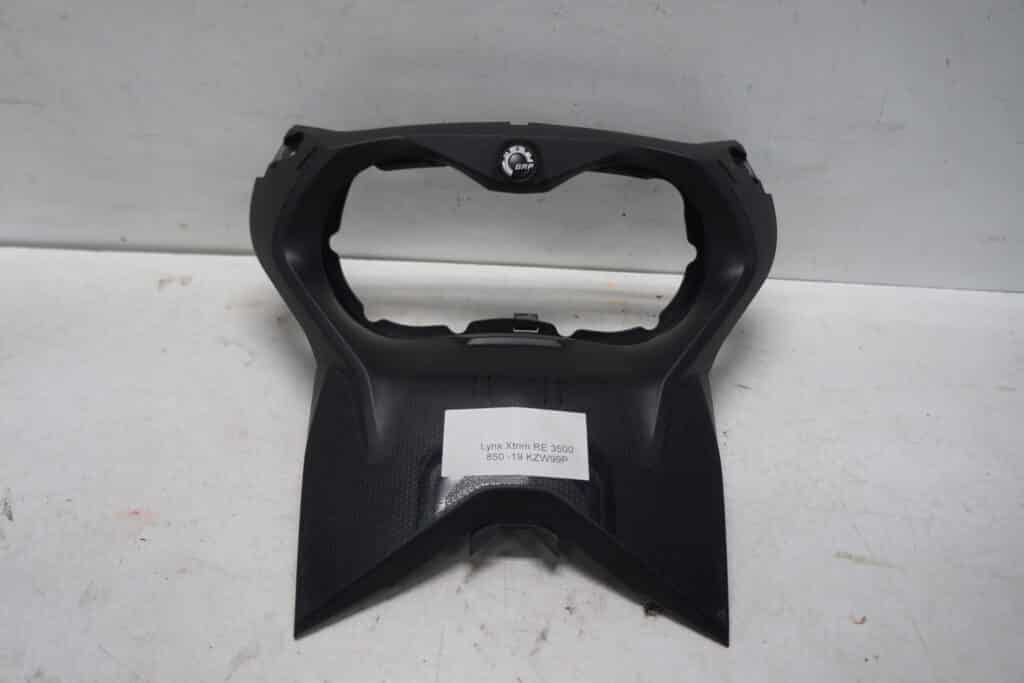 Lynx Xtrim 850 -19  Plast runt instrumenten