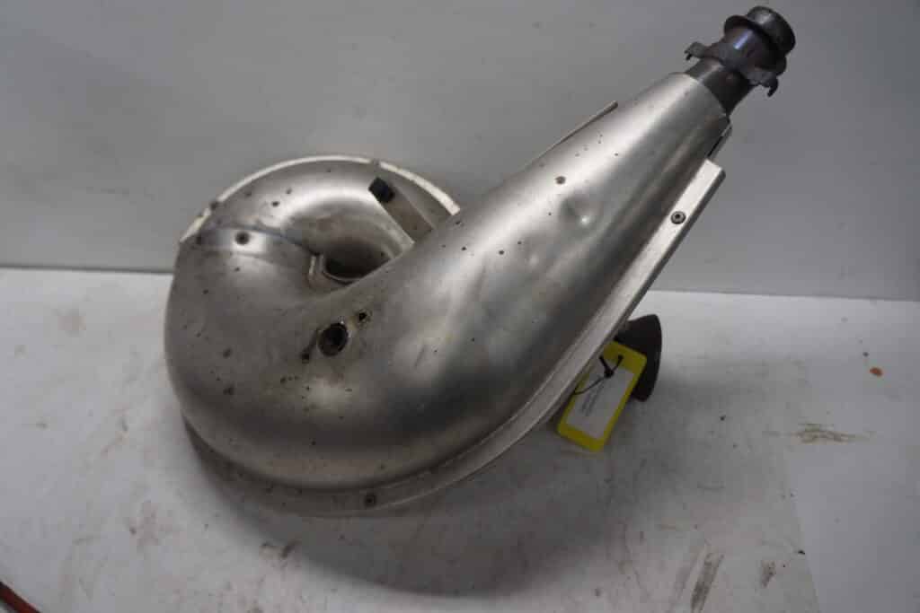 Ski-doo Summit 850 -17  Avgaspipa