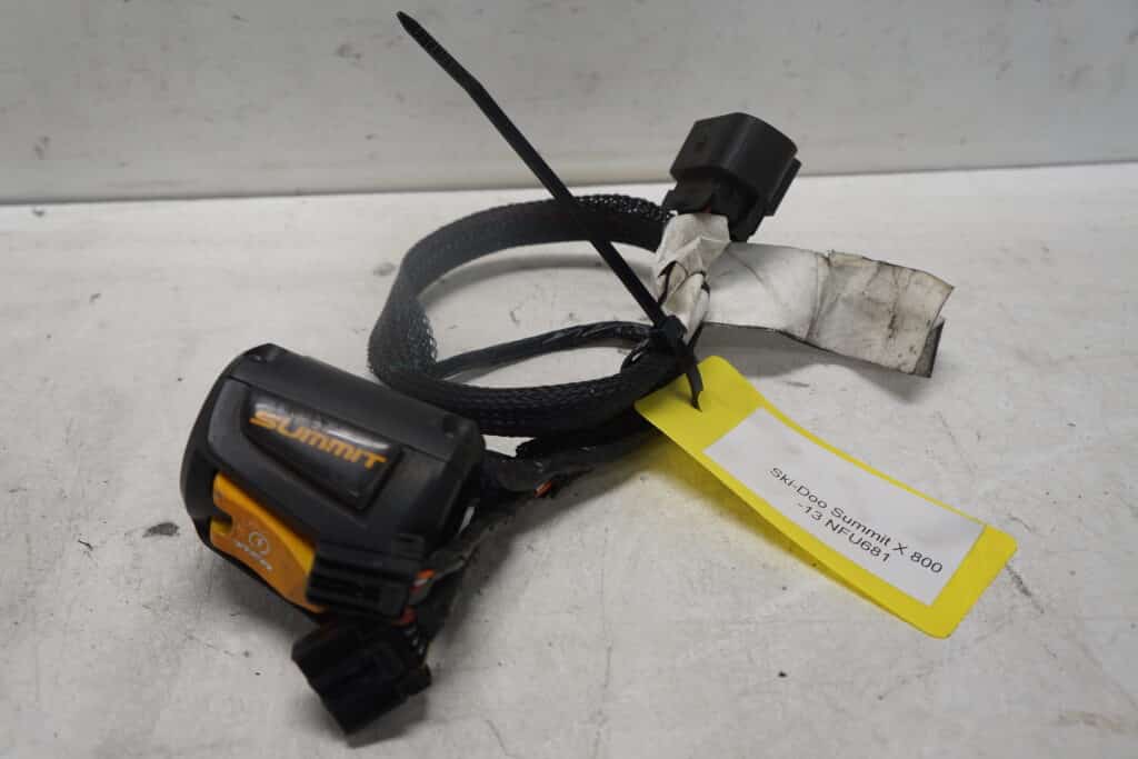 Ski-doo Summit 800 -13  Knappkonsoll rer halvljus helljus