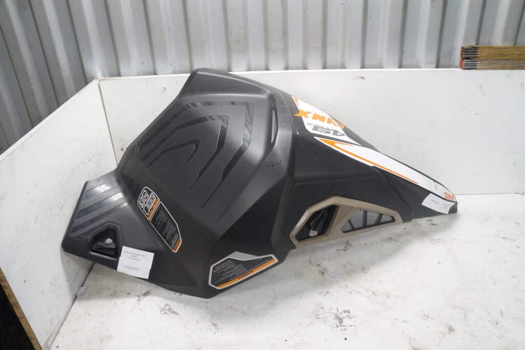 Lynx 49 Ranger Pro 600r -19  Sidokåpa, vänster
