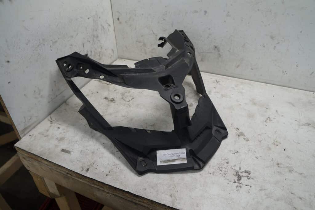 Ski-doo Summit 850 -18  Plast runt lyset