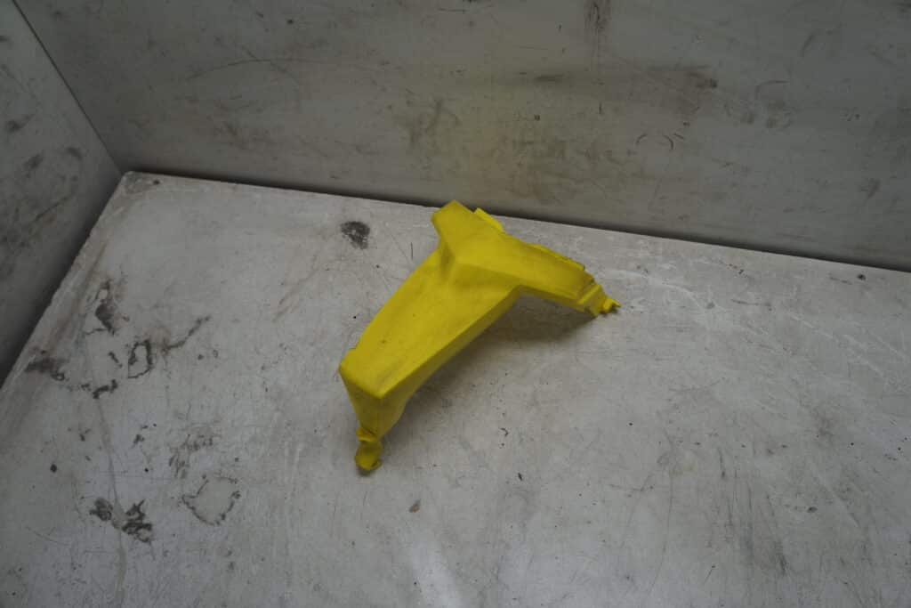 Ski-doo Summit SP 800 -16  Plast mellan lyset