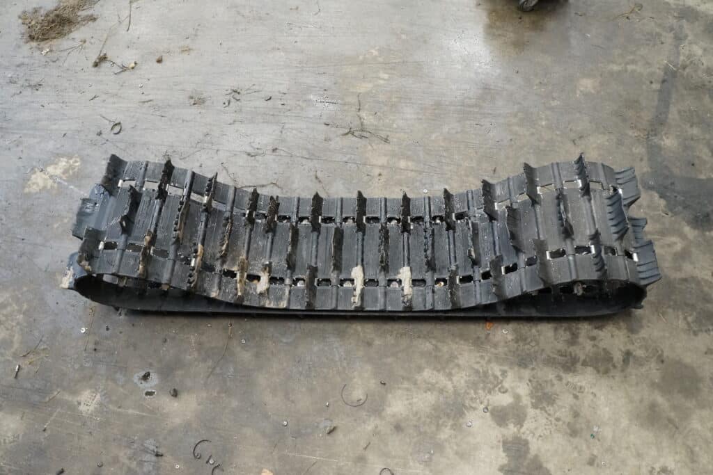 Ski-doo Summit SP 800 -16  Drivmatta