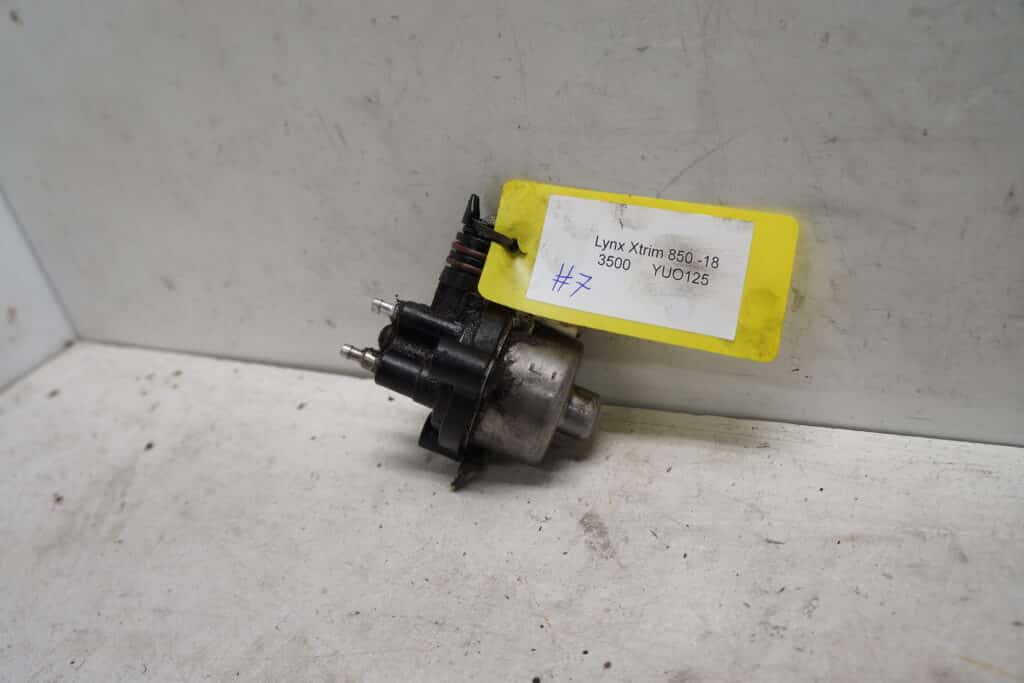 Lynx Xtrim 850 -18  Oljepump